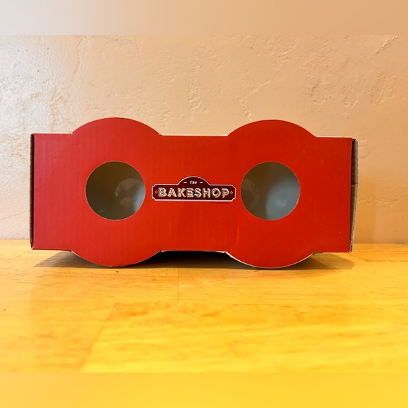 Set of 4 Christmas Gingerbread Ceramic Ramekins made by The BakeShop. NWTS - Picture 8 of 10